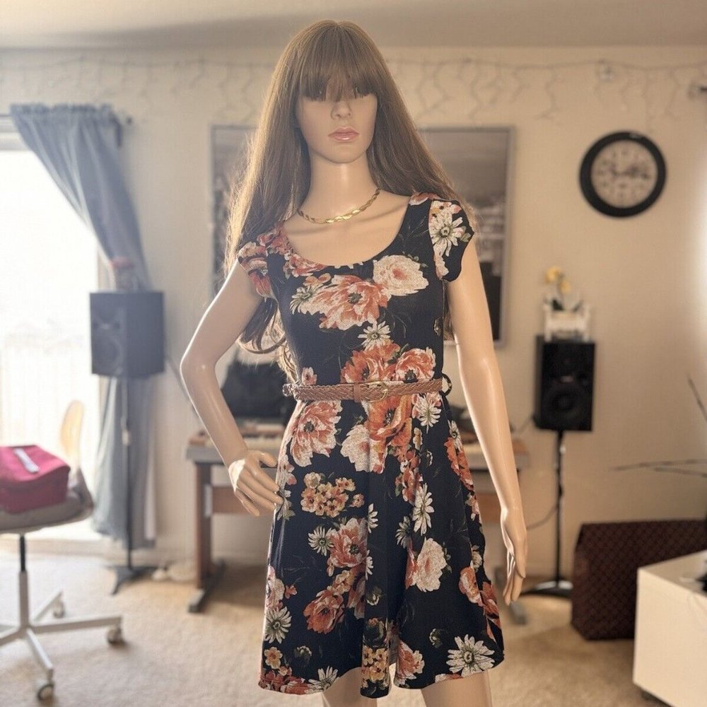 Iris petite Black floral skate dress